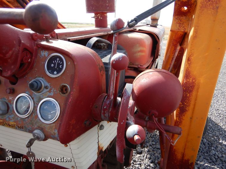 image for item DK7269 Farmall 560  tractor