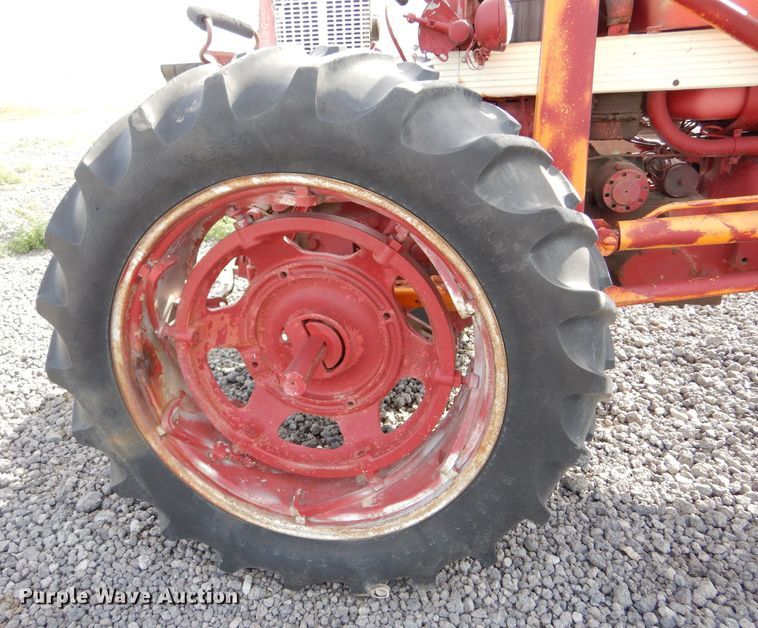 image for item DK7269 Farmall 560  tractor