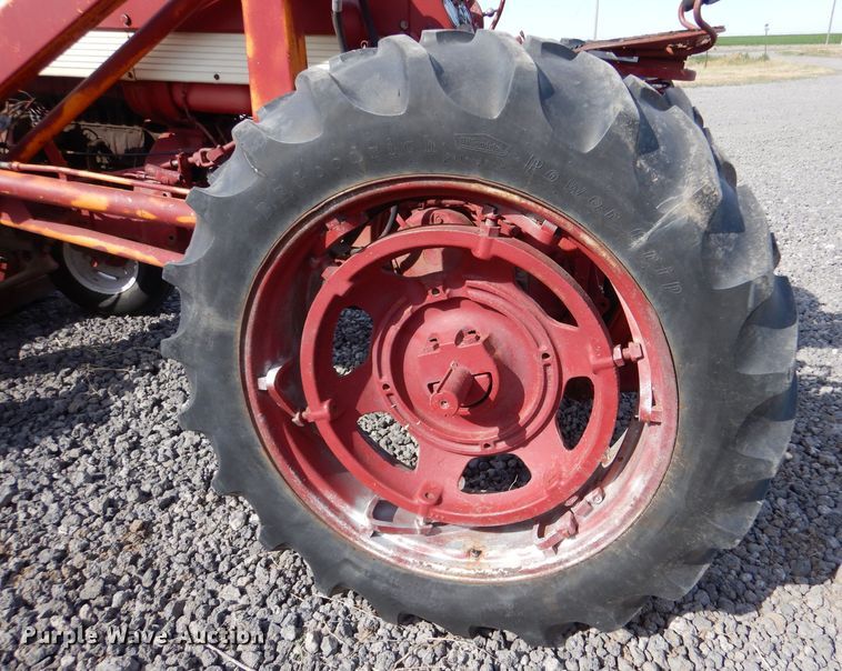 image for item DK7269 Farmall 560  tractor