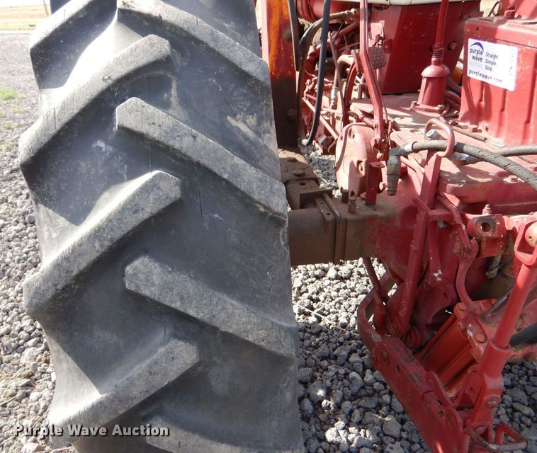 image for item DK7269 Farmall 560  tractor