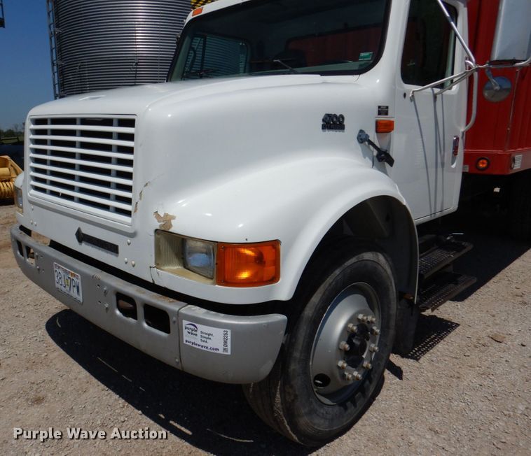 image for item DM2253 1996 International 4700  grain truck