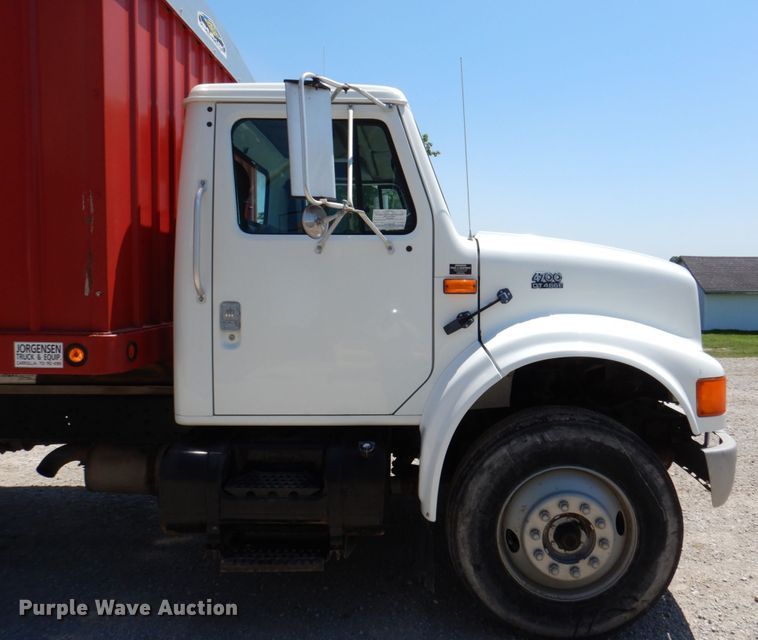 image for item DM2253 1996 International 4700  grain truck