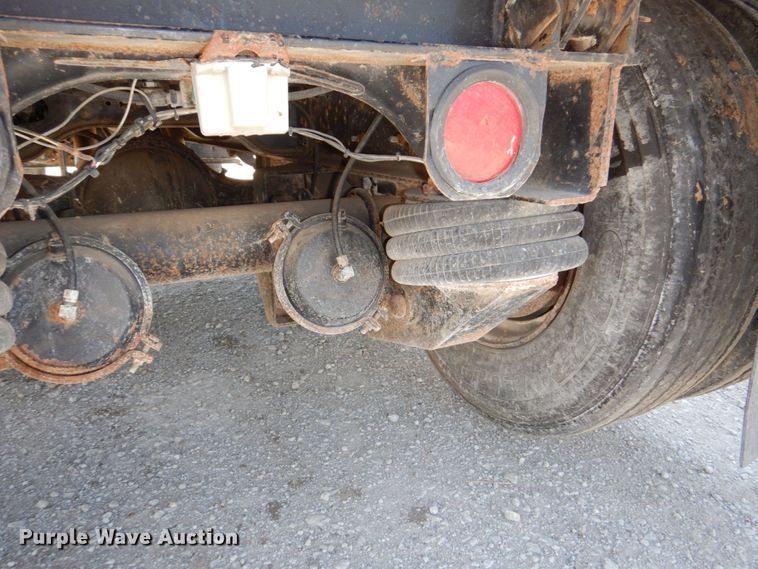 image for item DM2253 1996 International 4700  grain truck