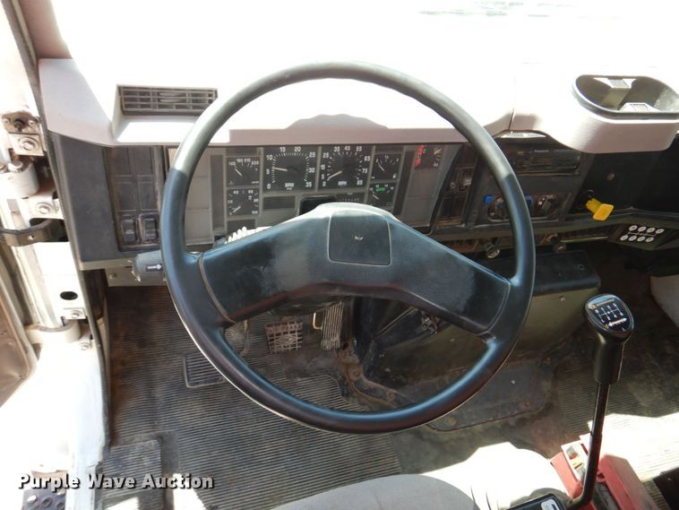 image for item DM2253 1996 International 4700  grain truck