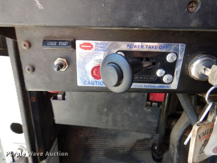 image for item DM2253 1996 International 4700  grain truck