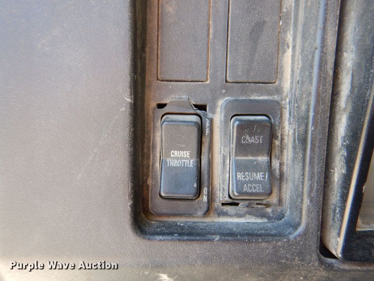 image for item DM2253 1996 International 4700  grain truck