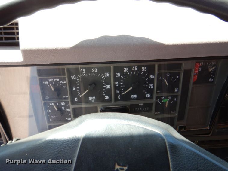 image for item DM2253 1996 International 4700  grain truck