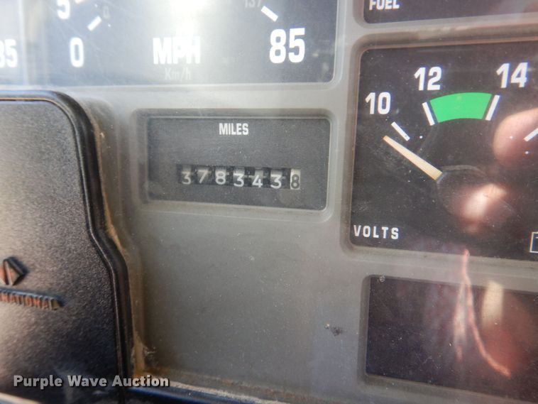 image for item DM2253 1996 International 4700  grain truck