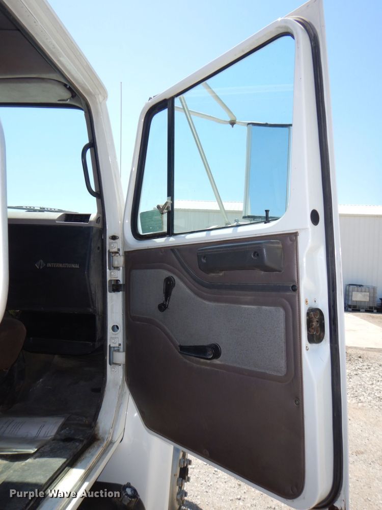 image for item DM2253 1996 International 4700  grain truck