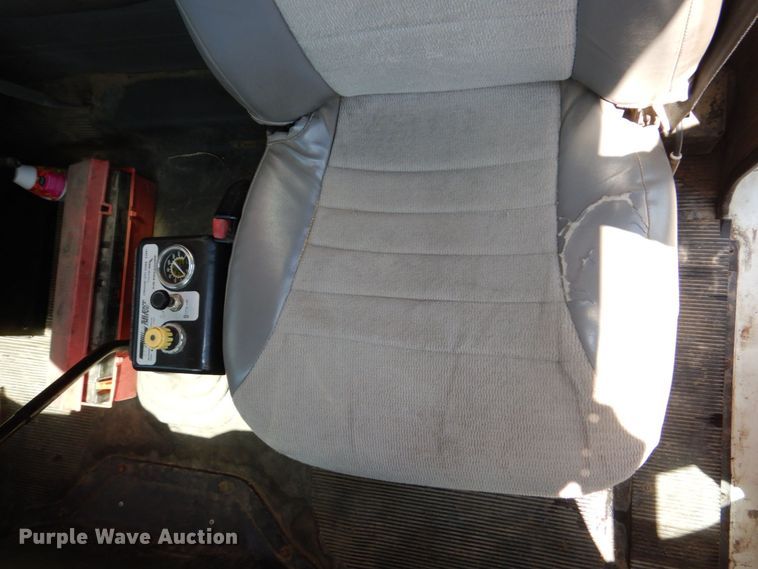 image for item DM2253 1996 International 4700  grain truck