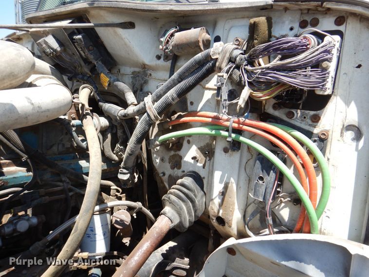 image for item DM2253 1996 International 4700  grain truck