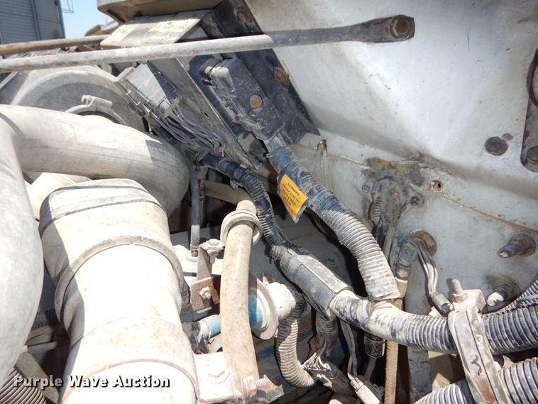 image for item DM2253 1996 International 4700  grain truck