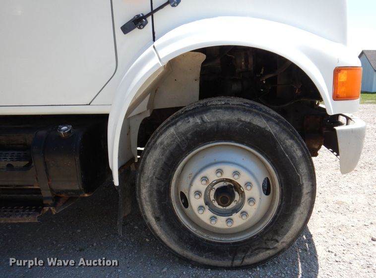 image for item DM2253 1996 International 4700  grain truck