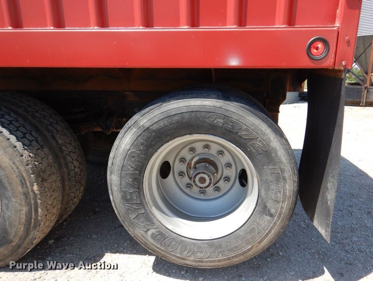 image for item DM2253 1996 International 4700  grain truck