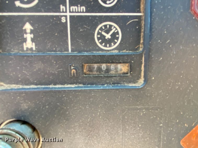 image for item DM4242 1985 John Deere 4050  tractor