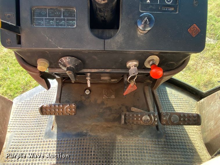 image for item DM4242 1985 John Deere 4050  tractor