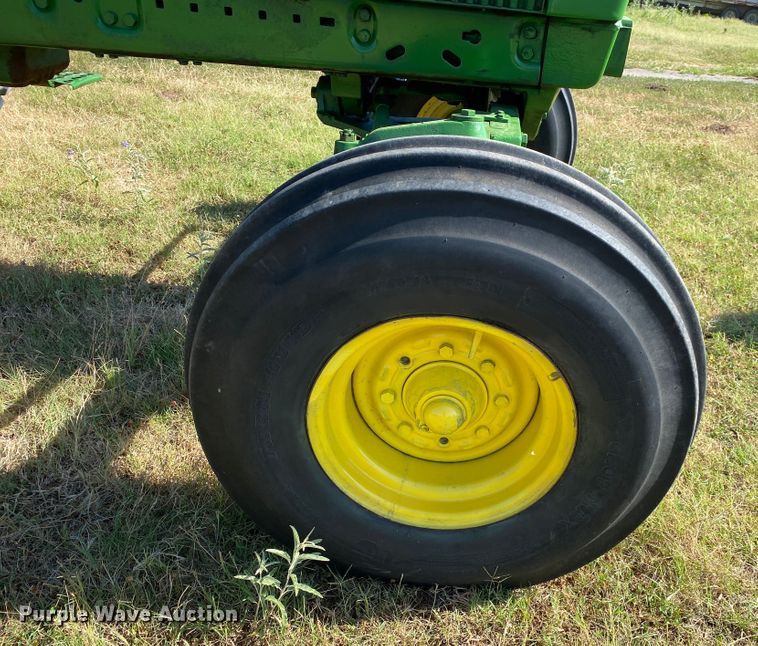 image for item DM4242 1985 John Deere 4050  tractor