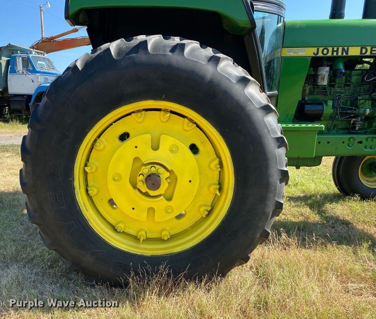 image for item DM4242 1985 John Deere 4050  tractor