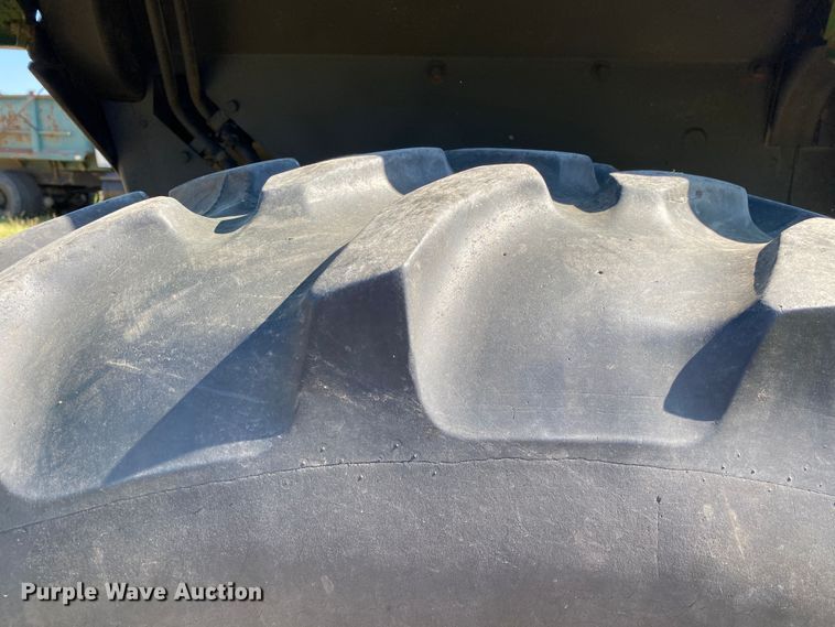 image for item DM4242 1985 John Deere 4050  tractor