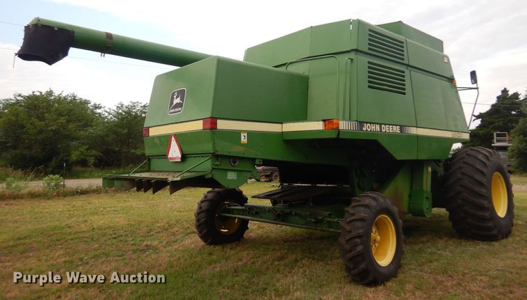 image for item DN0411 1990 John Deere 9600  combine