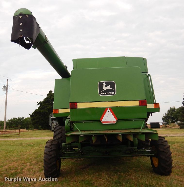 image for item DN0411 1990 John Deere 9600  combine
