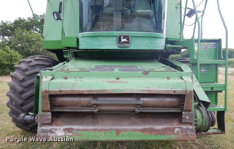 image for item DN0411 1990 John Deere 9600  combine