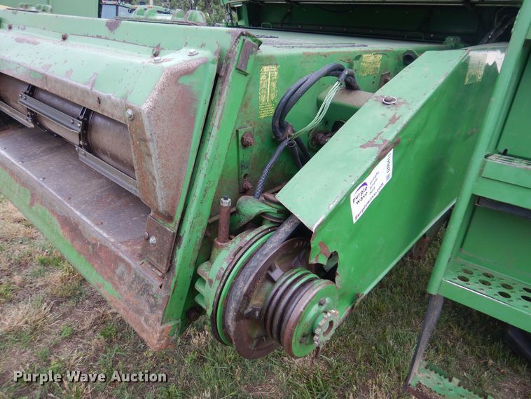 image for item DN0411 1990 John Deere 9600  combine