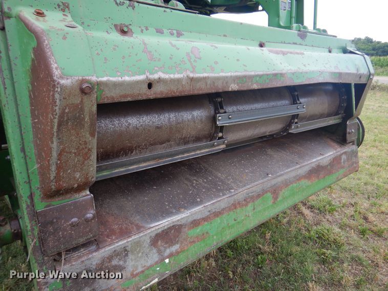 image for item DN0411 1990 John Deere 9600  combine