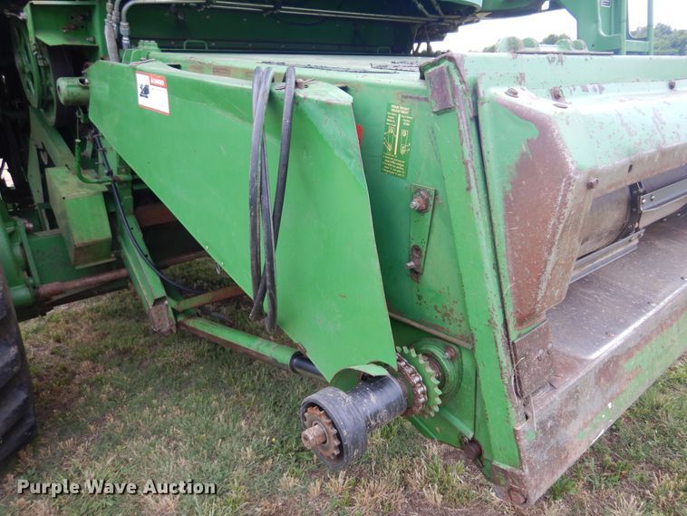 image for item DN0411 1990 John Deere 9600  combine