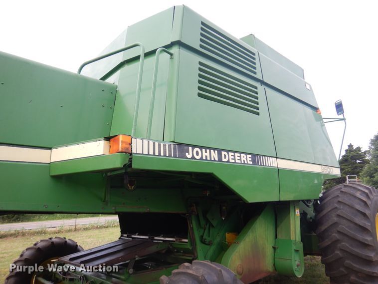 image for item DN0411 1990 John Deere 9600  combine