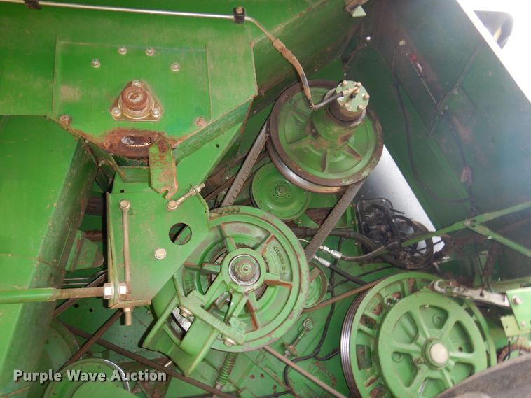 image for item DN0411 1990 John Deere 9600  combine