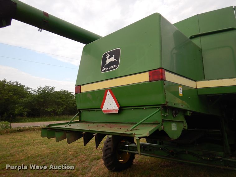 image for item DN0411 1990 John Deere 9600  combine