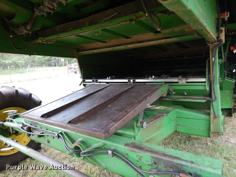 image for item DN0411 1990 John Deere 9600  combine
