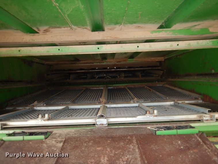 image for item DN0411 1990 John Deere 9600  combine