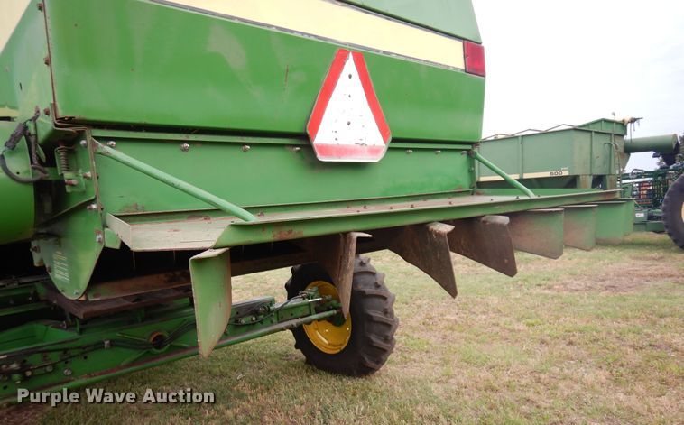 image for item DN0411 1990 John Deere 9600  combine