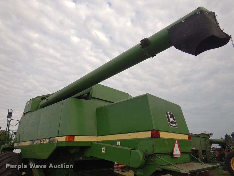 image for item DN0411 1990 John Deere 9600  combine