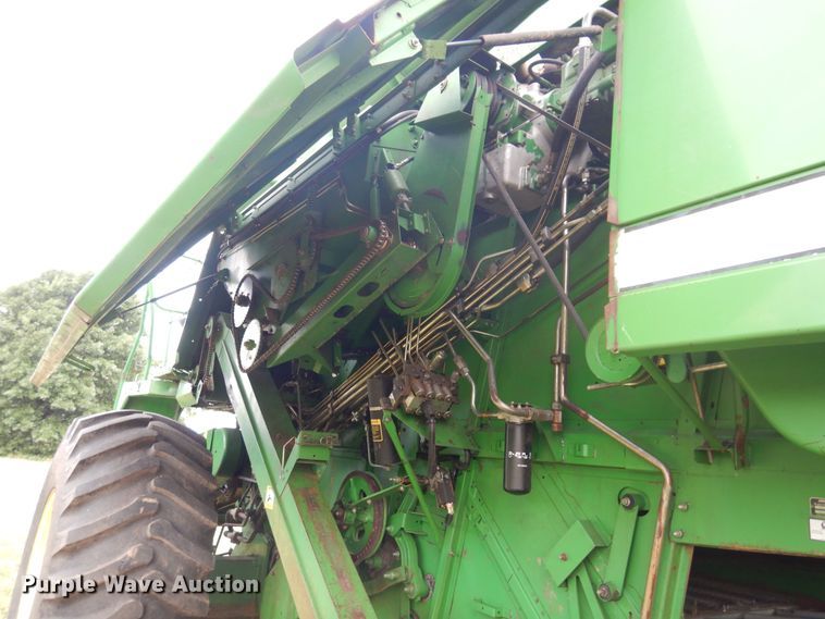 image for item DN0411 1990 John Deere 9600  combine