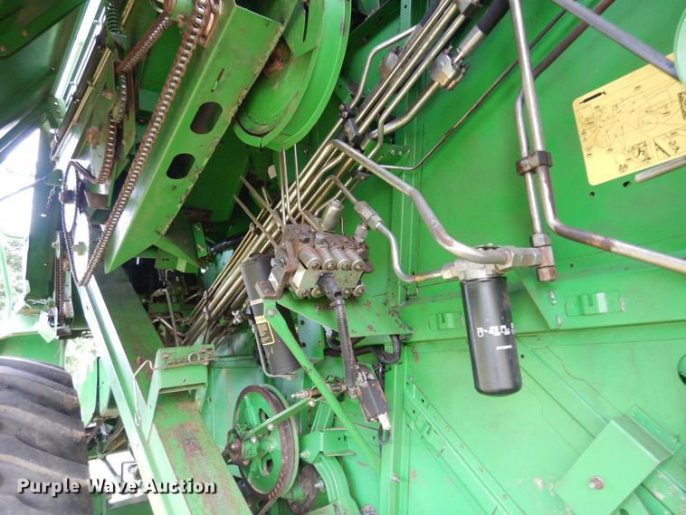 image for item DN0411 1990 John Deere 9600  combine