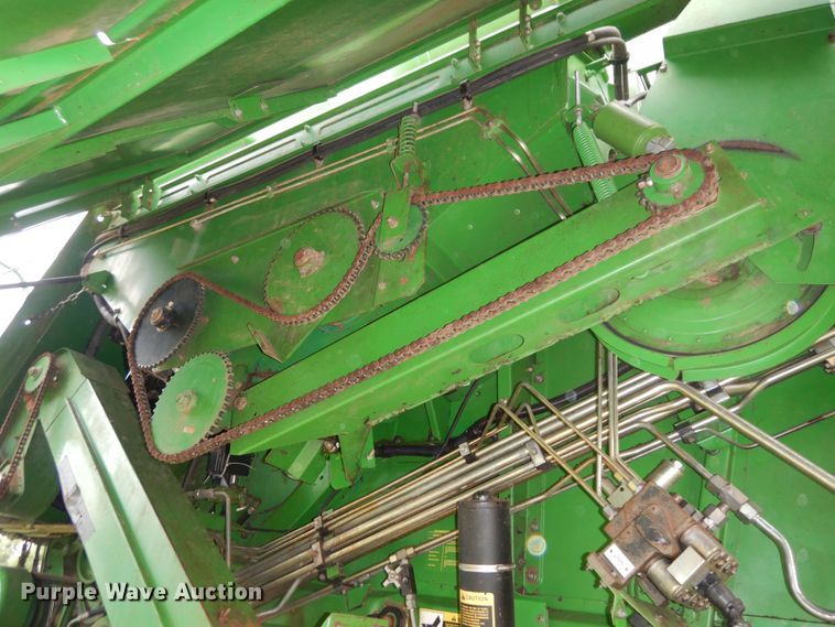 image for item DN0411 1990 John Deere 9600  combine