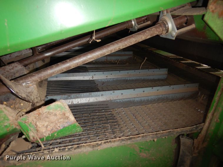 image for item DN0411 1990 John Deere 9600  combine