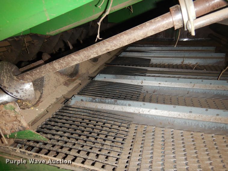 image for item DN0411 1990 John Deere 9600  combine