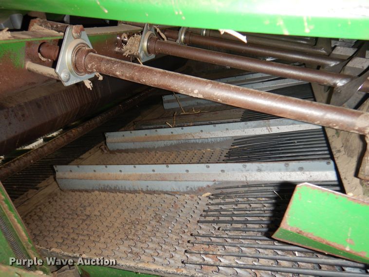 image for item DN0411 1990 John Deere 9600  combine