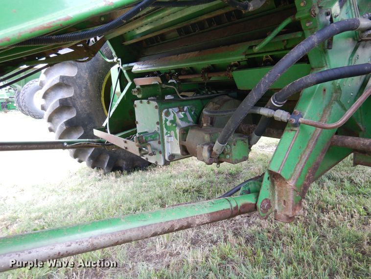 image for item DN0411 1990 John Deere 9600  combine