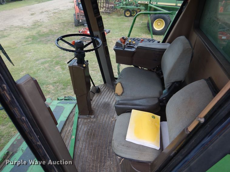 image for item DN0411 1990 John Deere 9600  combine