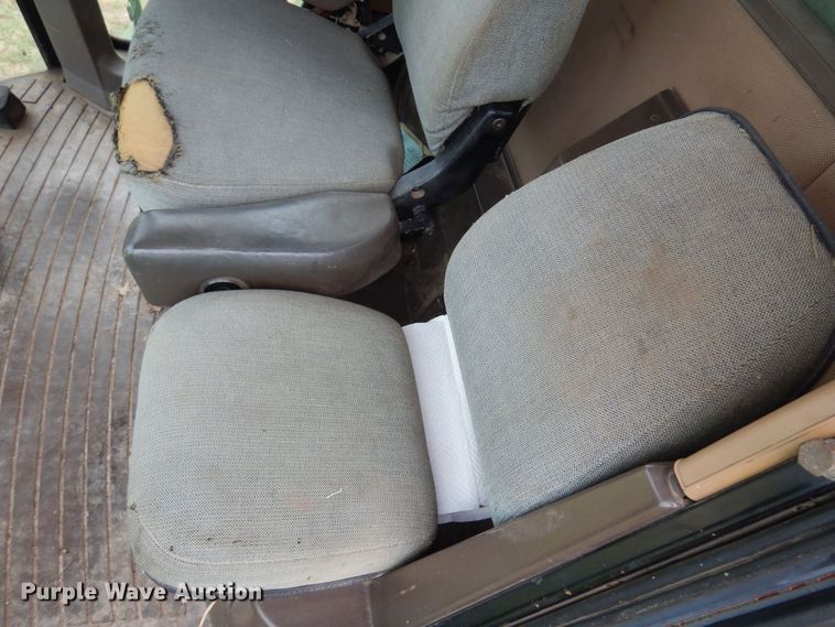 image for item DN0411 1990 John Deere 9600  combine