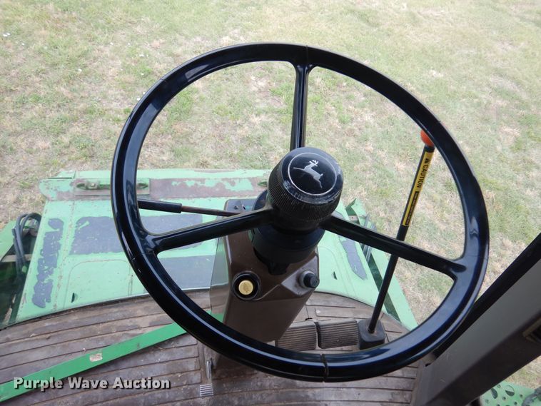 image for item DN0411 1990 John Deere 9600  combine