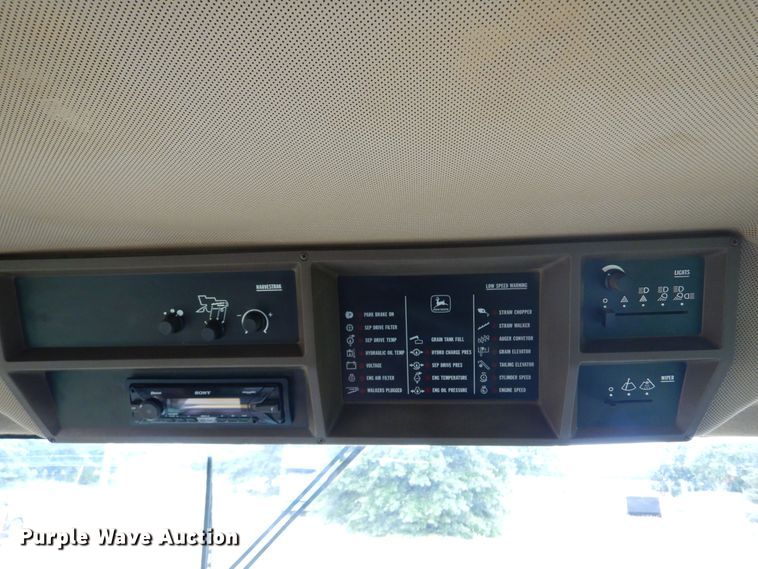 image for item DN0411 1990 John Deere 9600  combine