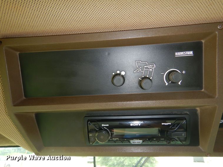 image for item DN0411 1990 John Deere 9600  combine