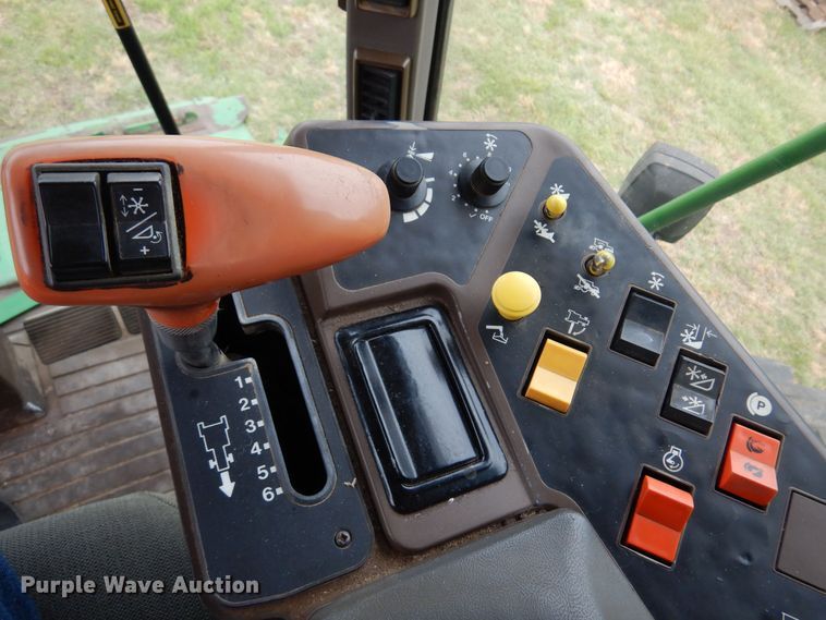 image for item DN0411 1990 John Deere 9600  combine