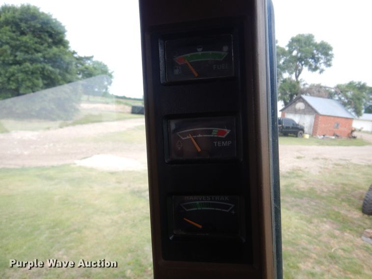 image for item DN0411 1990 John Deere 9600  combine